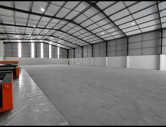 1,050M² WAREHOUSE TO LET IN CLAYVILLE